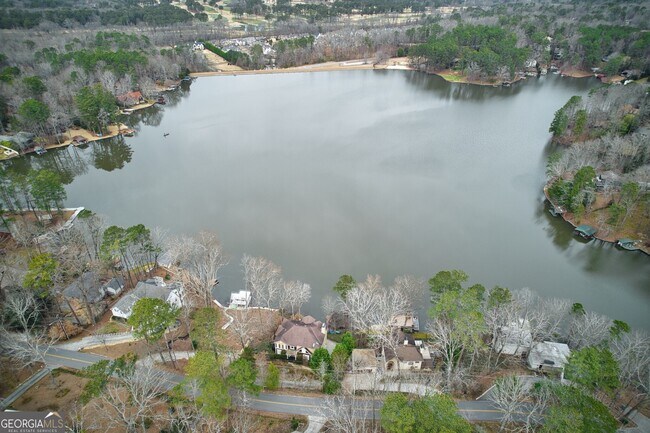 Building Photo - 75 Lakeshore Dr NW