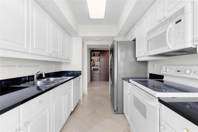 Building Photo - 21055 Yacht Club Dr