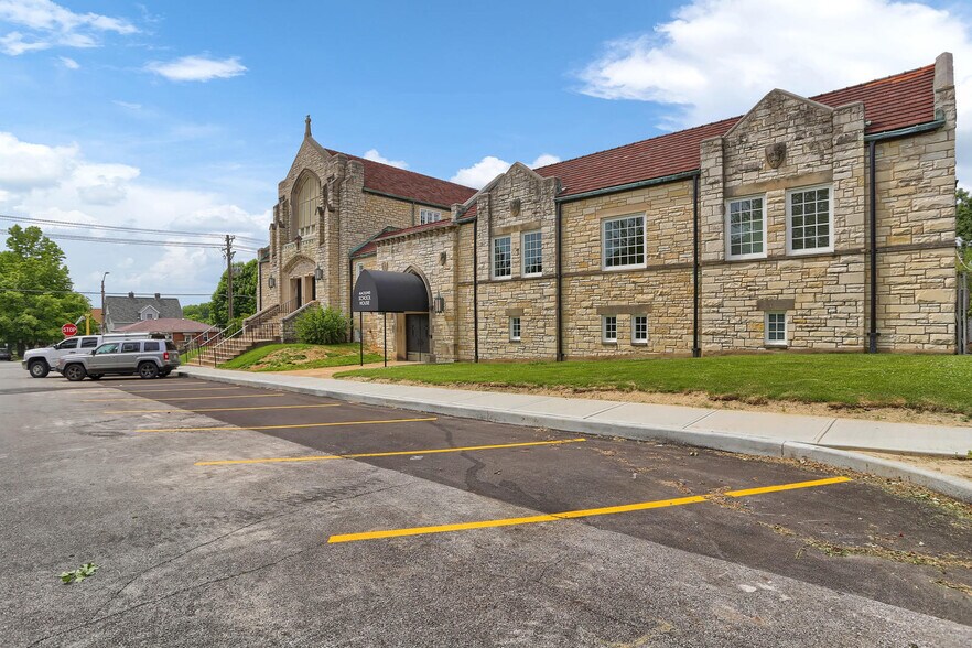 Building Photo - 4716 Macklind Ave