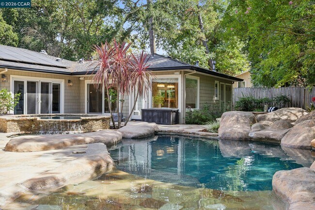 Building Photo - 783 Los Palos Manor