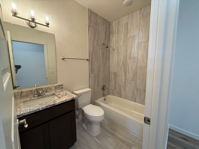 Building Photo - 2138 Brookfield Dr