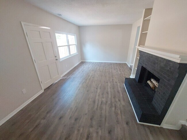 Building Photo - 804 Biltmore Dr