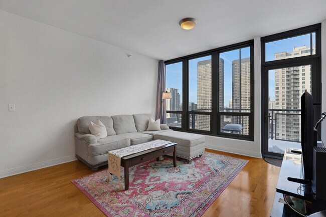 Building Photo - 565 W Quincy St