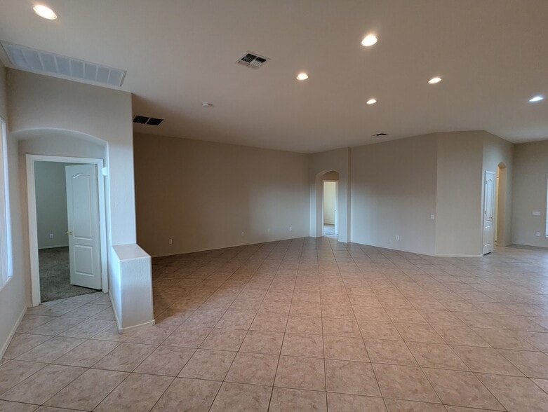 Building Photo - 10479 E Superstition Range Rd