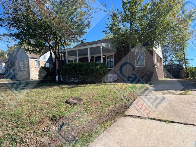 Building Photo - Charming 3 Bedroom