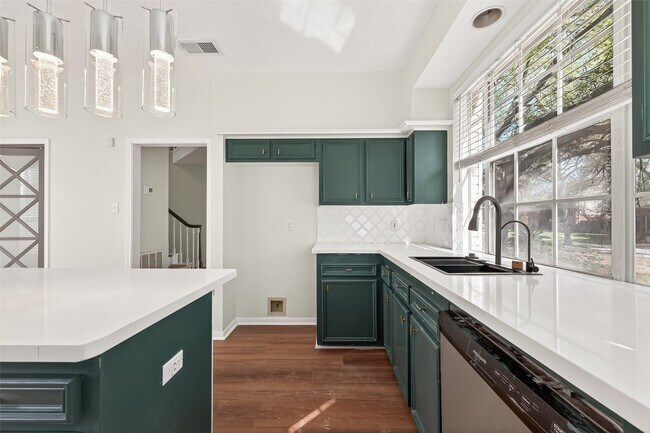 Building Photo - 16410 Fondren Grove Dr