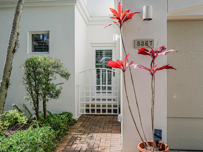Building Photo - 8367 Baytree Dr