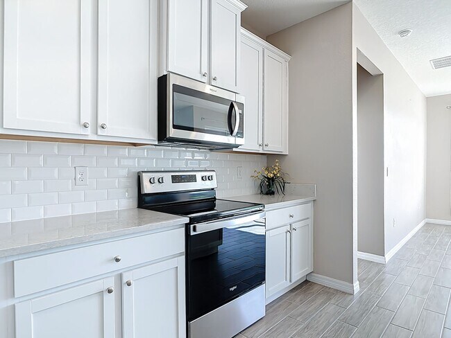 Building Photo - Beautiful Oak Leaf Preserve 3 Bedroom 2 Bathroom Smart Home