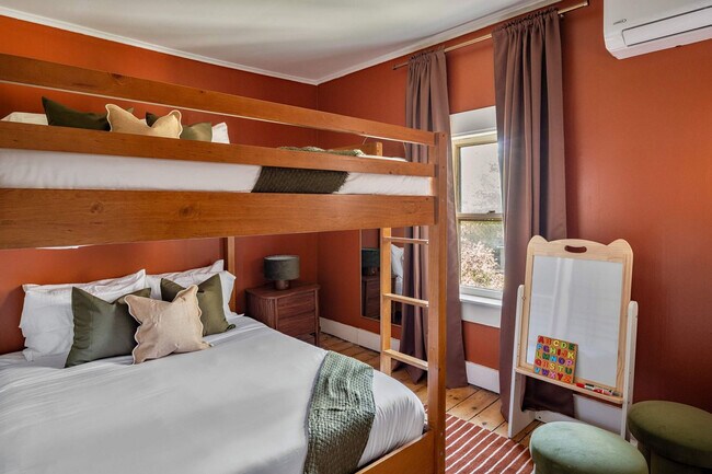 Building Photo - 52 Church St