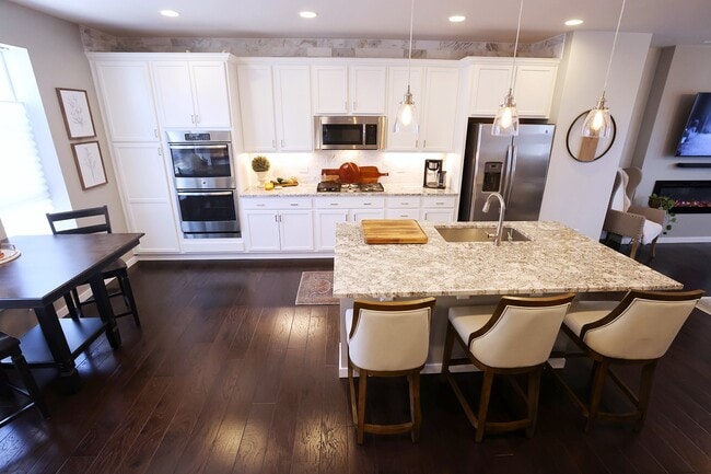 Kitchen with breakfast table. - 15637 E Broncos Pl