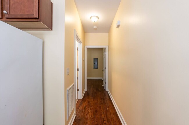 Building Photo - Nice 1 bed/1 bath duplex minutes from downtown Raleigh