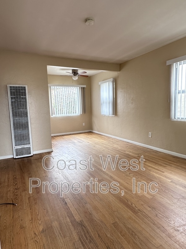 Building Photo - 4262 Ingraham St