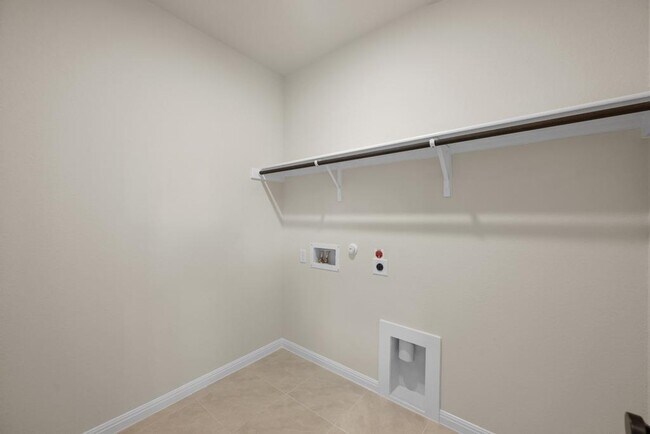 Building Photo - 254 Crater Lk Dr