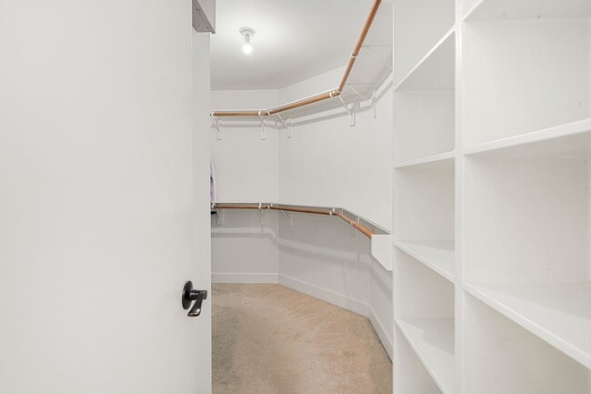 Building Photo - 548 Westcross St