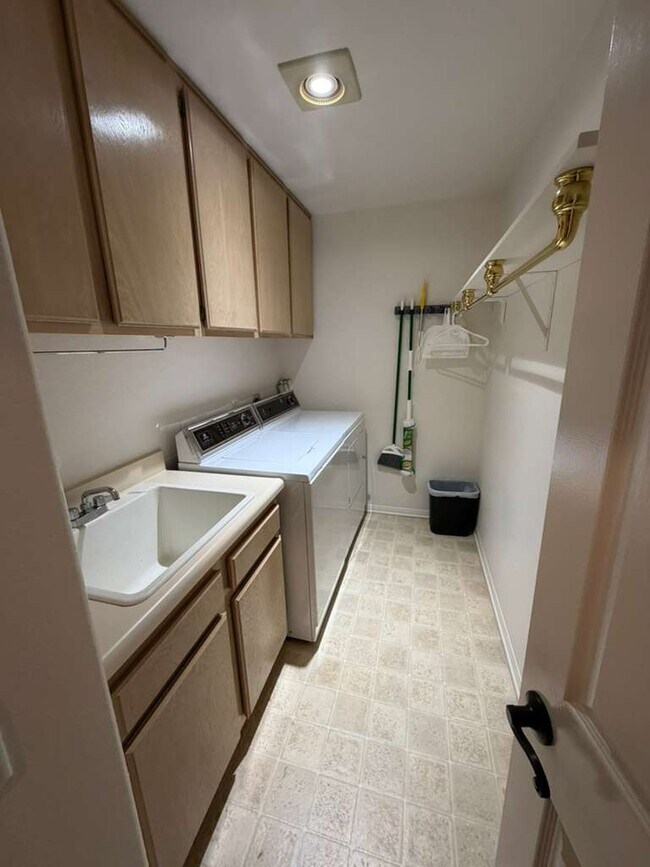 Building Photo - 11816 Caminito Corriente