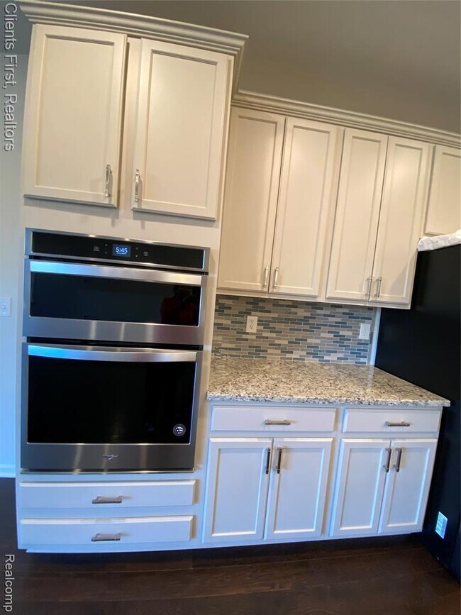 Building Photo - 22490 Woodbridge Ln