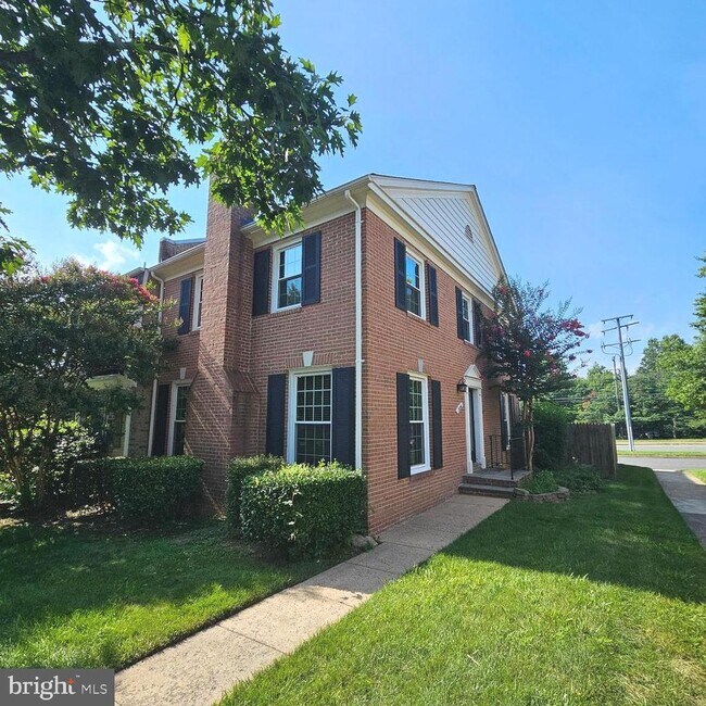 Building Photo - 7034 Bradwood Ct