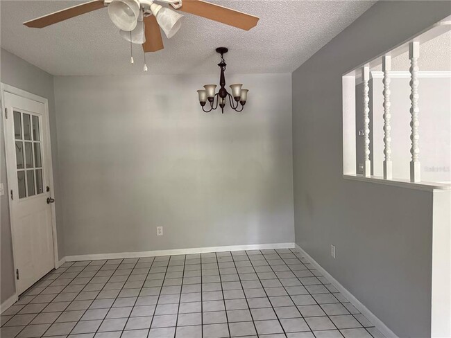 Building Photo - 39648 Meadowood Loop