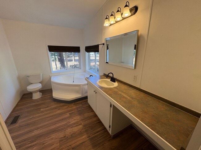 Building Photo - CHECK OUT THIS SPACIOUS SINGLE FAMILY HOME IN DESCHUTES RIVER WOODS ON 0.96 ACRES!