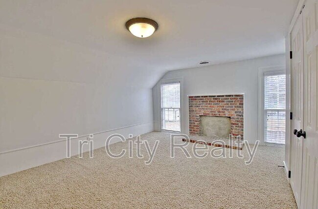 Building Photo - 115 Church Aly