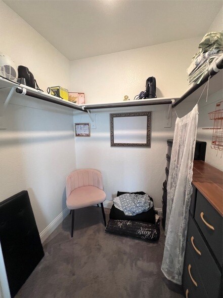 Building Photo - 9832 El Colina Dr