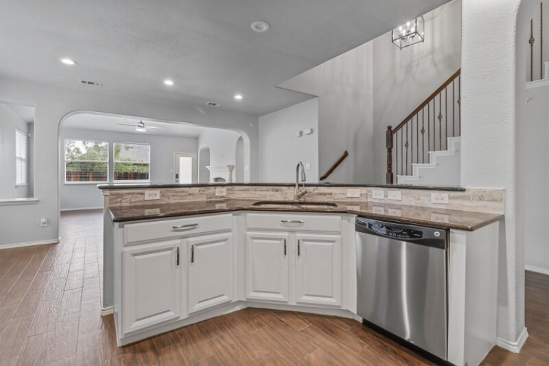 Building Photo - 5209 Memorial Dr