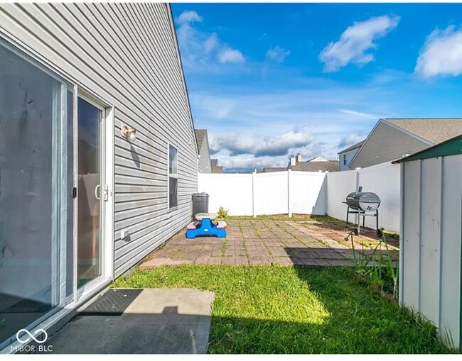 Building Photo - 113 Gazebo Dr