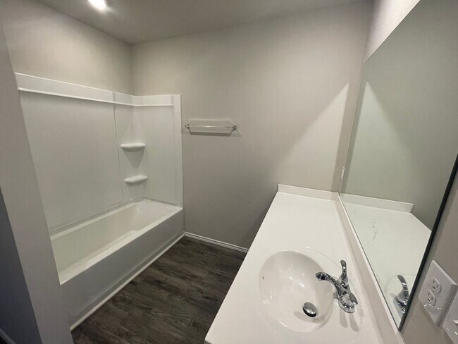 Building Photo - Brand New 4 Bedroom 2 Bathroom in Shawnee ...