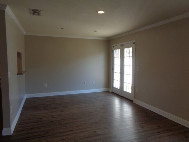 Building Photo - Great Location / Close to Hwy 85 & I-10