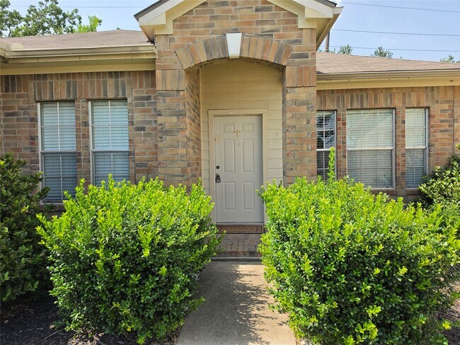 Building Photo - 7002 Plaza Del Sol Dr