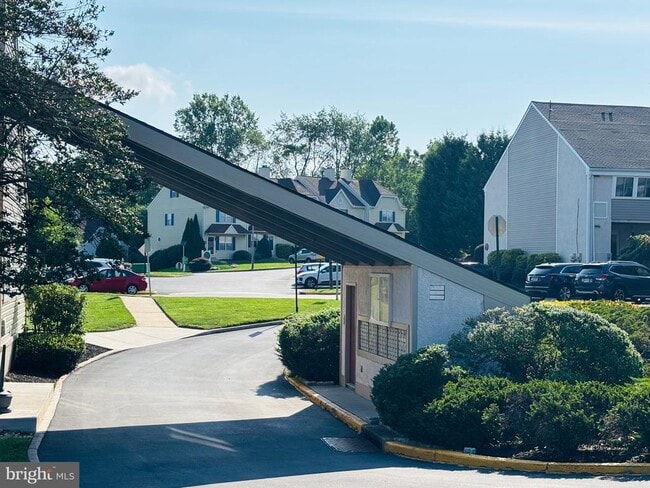 Building Photo - 145 Roskeen Ct