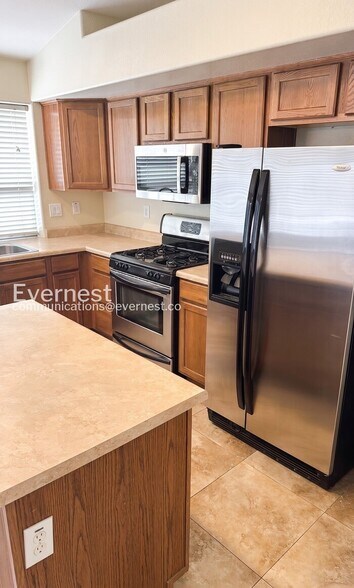 Building Photo - 42520 W Hall Dr