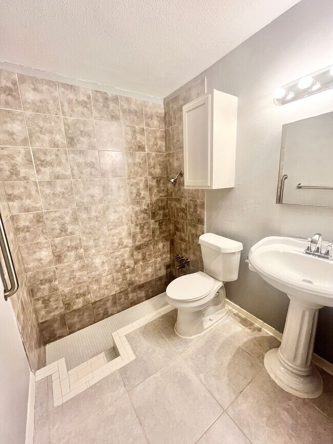 Building Photo - 4325 Segura Ct S