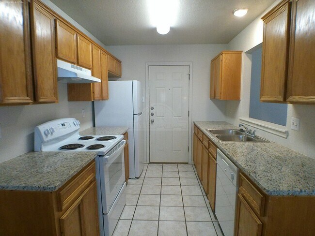 Building Photo - 915 McDaniel Cir