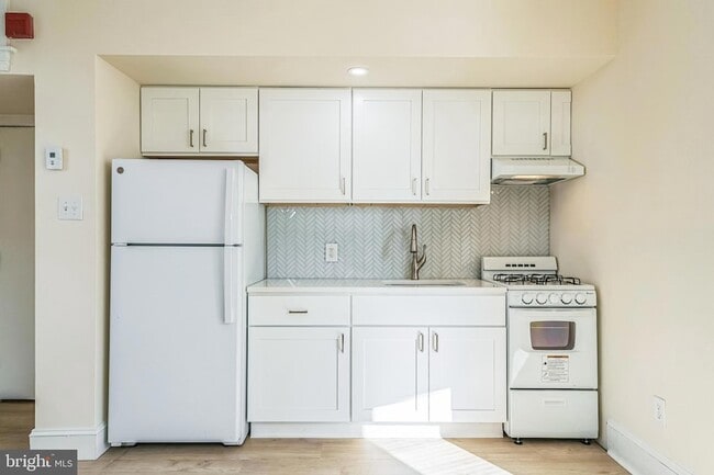 Building Photo - 459 Martin St