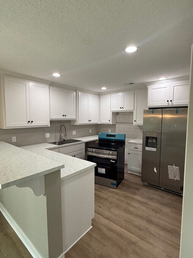 Building Photo - Benton duplex