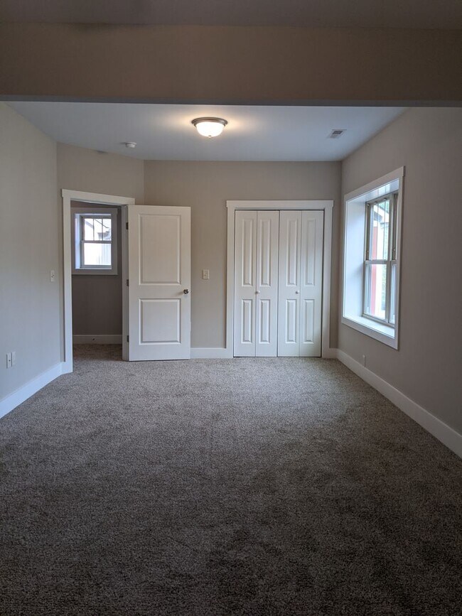 Building Photo - Weaverville Rental!