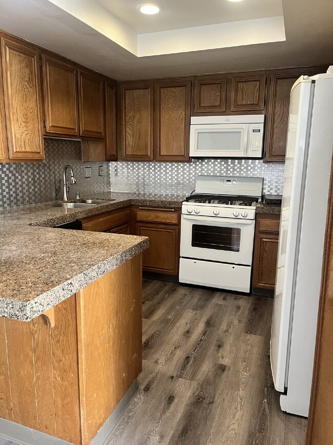 Building Photo - 480 Las Palomas Dr