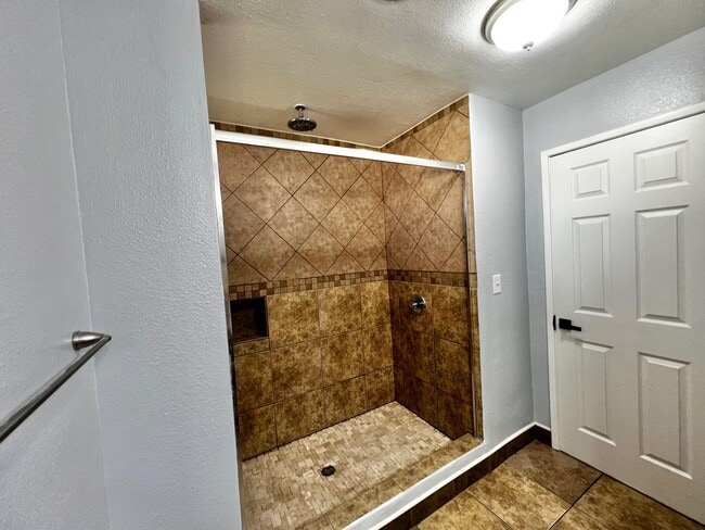 Building Photo - 214 Faber St