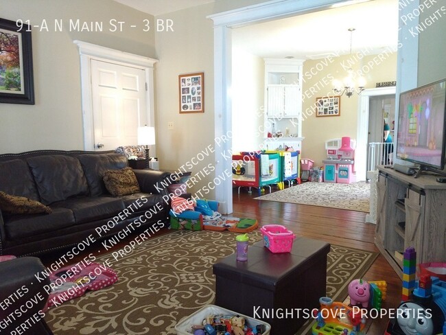 Building Photo - Beautiful, large historic home with origin...