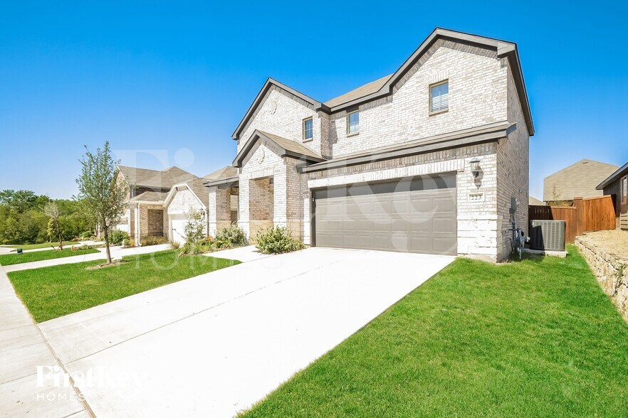 Building Photo - 223 Rosewood Dr