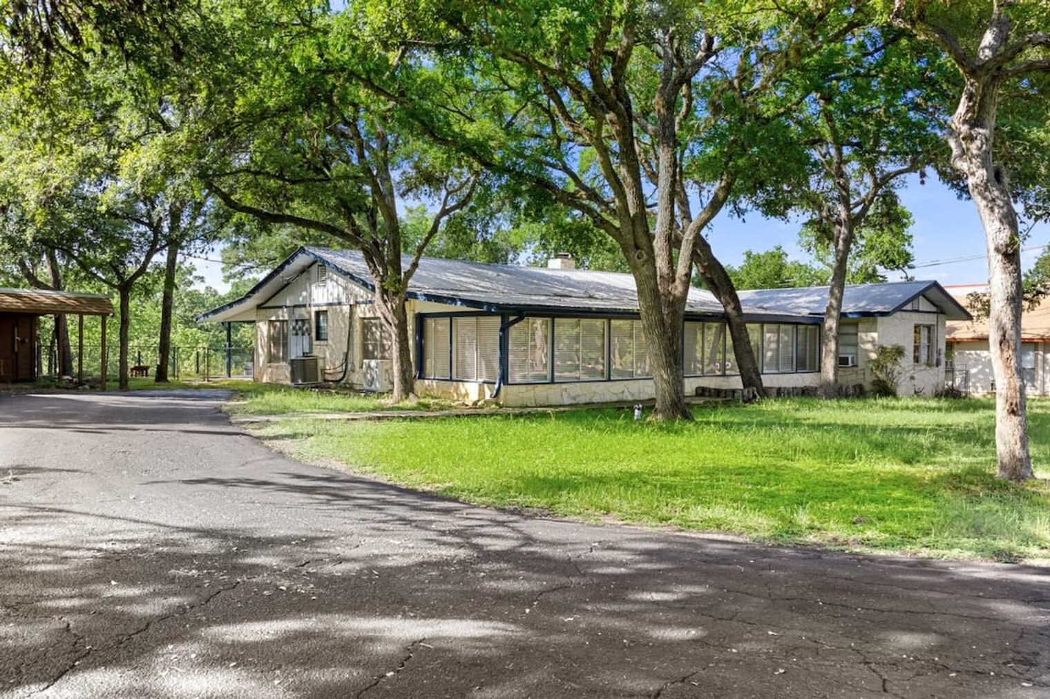 Building Photo - 202 Woodcreek Dr