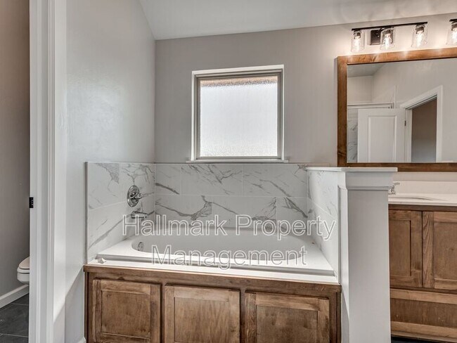Building Photo - 11704 SW 48th St
