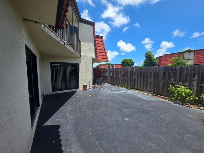 Building Photo - 3776 Victoria Dr