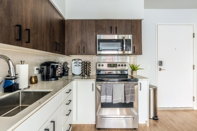 Building Photo - 320 Queen Anne Ave N