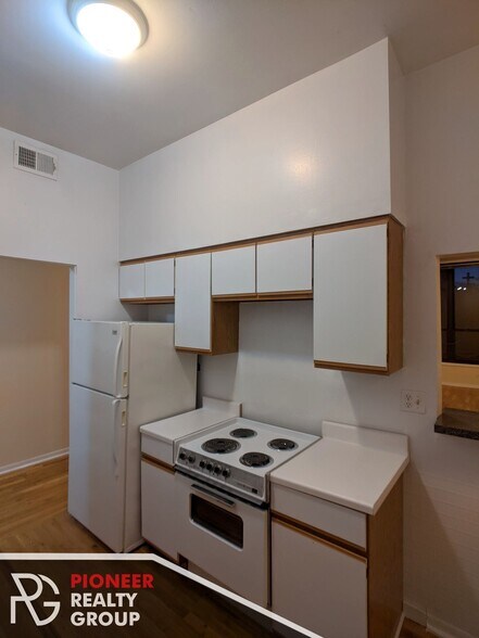 Building Photo - 1427 N Dearborn St