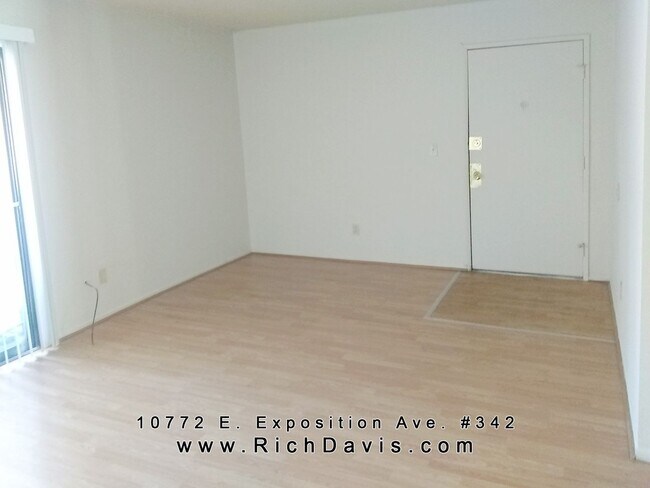 Building Photo - * 2 bed, 1 bath, Cherry Creek schools, Great location off Havana and Exposition with washer/dryer...