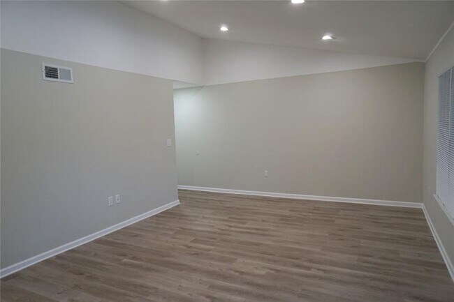 Building Photo - 2301 NW 33rd St