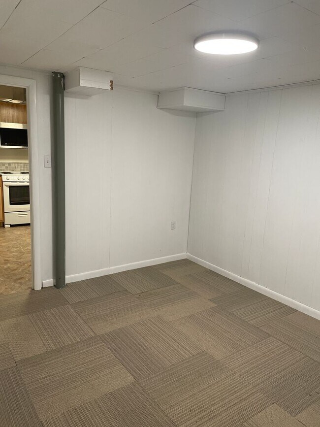 Building Photo - 4 BR 3 BA house on corner lot