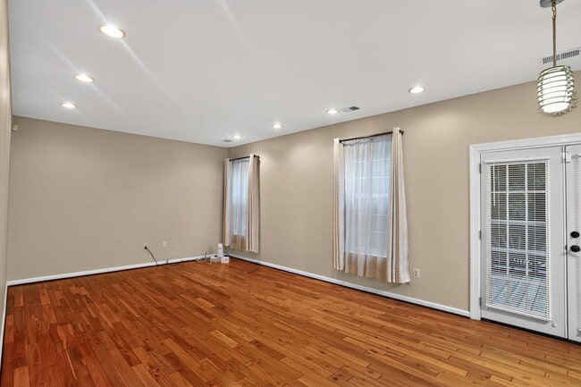 Building Photo - 11813 Murre Ct